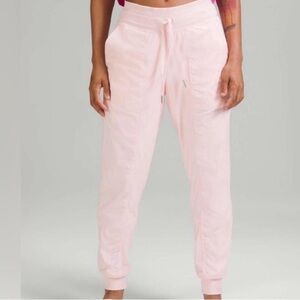 Lululemon Dance Studio Joggers I
Strawberry Milkshake 🍓
